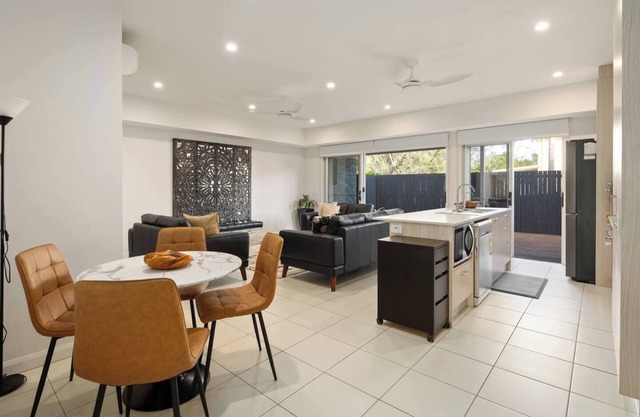 Drift and Dwell Minutes to Labrador Beach and Dining