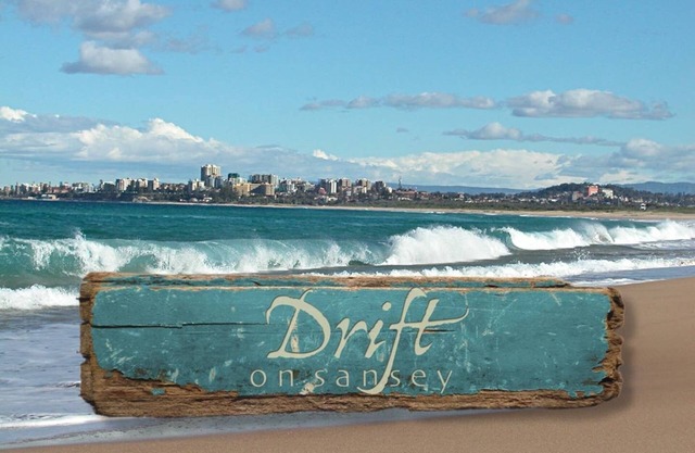 Drift - Artistic retro beach inspired house