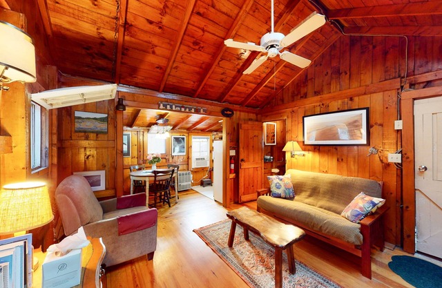 Drummer Cove Gem | Cottage in Wellfleet with patio, steps from the cove