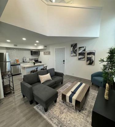 DT Dallas 2BD COZY ABODE 5 Min from Love Field