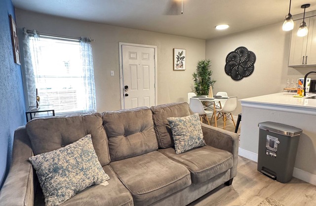 DT Dallas COZY Urban Escape 1BD 1BA Apt