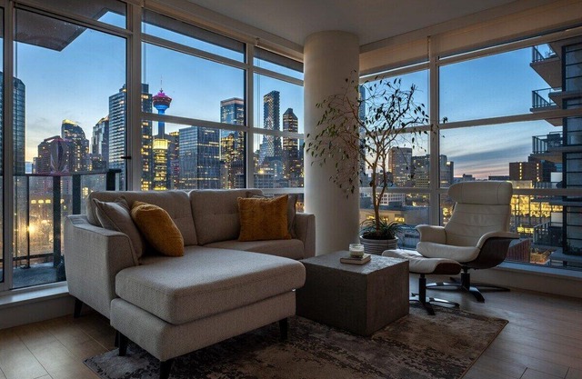 DT Luxury: Tower View, Near Stampede! FREE Banff Pass, Parking, Wine!