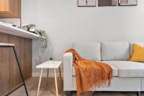 DT, UMN, Lux 2BD Gym, Rooftop, Free Street Parking