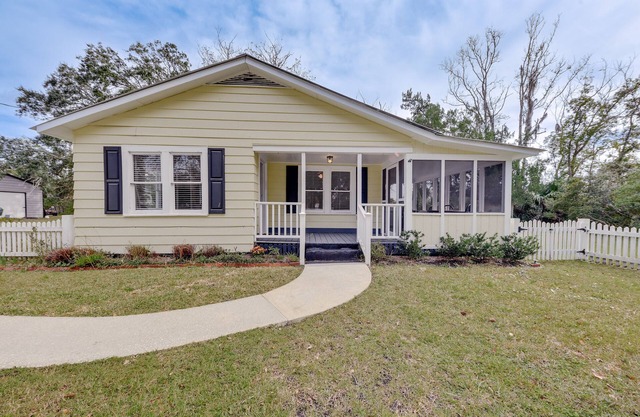 Dtwn St Marys Home Near Waterfront: Pets Welcome!