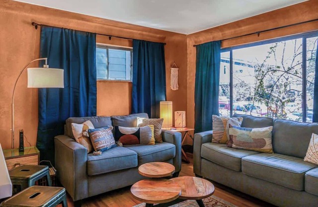 DU Two Bedroom Home Near Campus/Restuarants/Bars