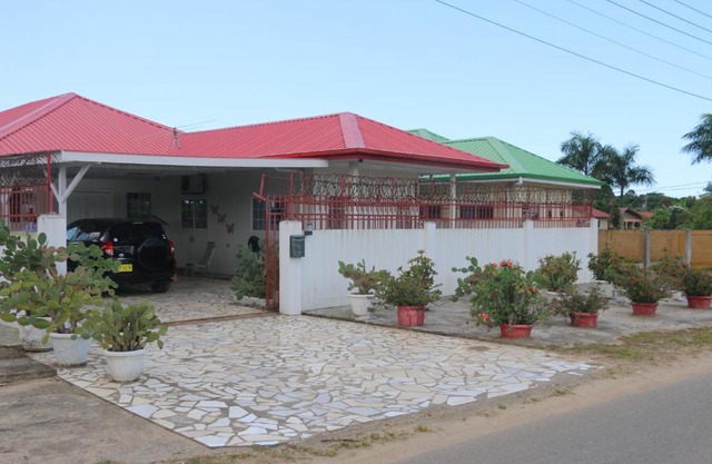 Dubbel woonhuis Selderiestraat Paramaribo