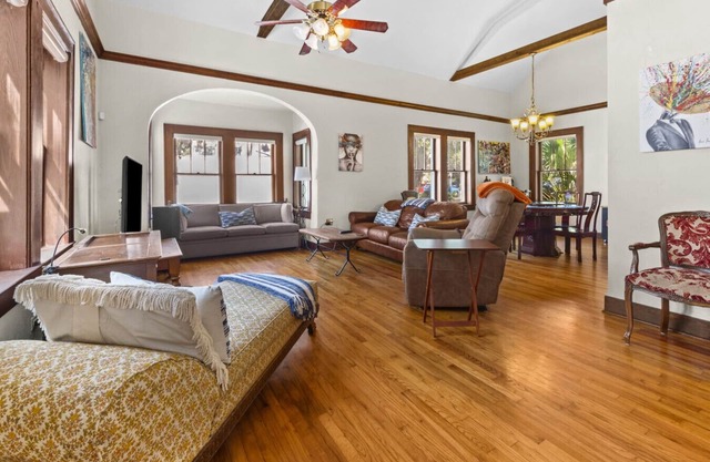 !Duck Pond Charming 3bed 2 bath house!