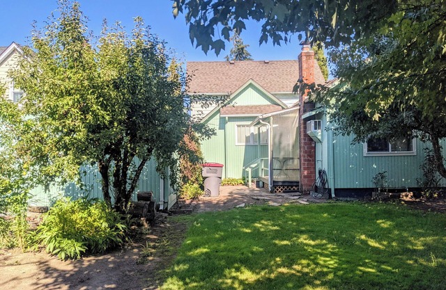 Dulaney House: A Historic Victorian Home In Downtown McMinnville