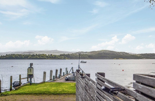 Dundonald Landing - Palm 3 - UK35430