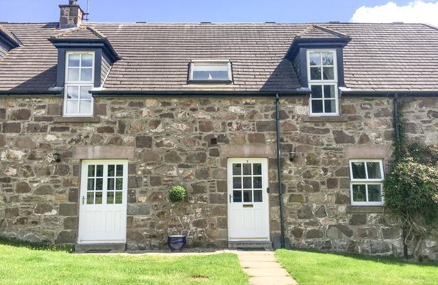 DUNNOTTAR WOODS HOUSE, family friendly, with a garden in Stonehaven
