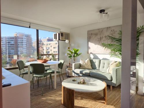Duplex a pasos de barrio El Golf en Las Condes