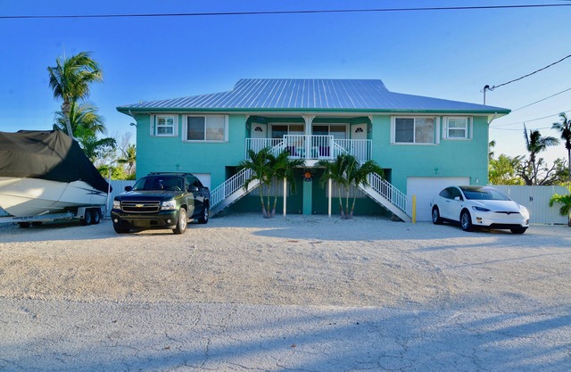 DUPLEX IN DUCK KEY 3/2 W/90' Private Dock, Trailer Storage included