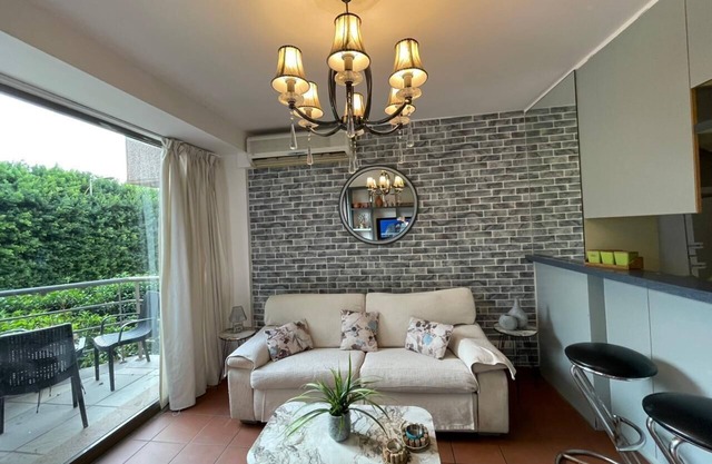 Duplex In Siwar,2 minutes from hotel Le Royal,1 Bedroom, pool,generator included