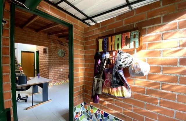 Duplex with city views, 200Mb WiFi near the Metro, Comuna 13 and the stadium