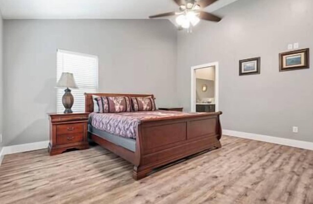 Dupont Lodge- BBQ, fire pit, 7 min to beach