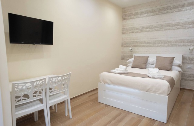 Dwelling Amelia Apartment 3, tastefully finished downtown area well served for couples