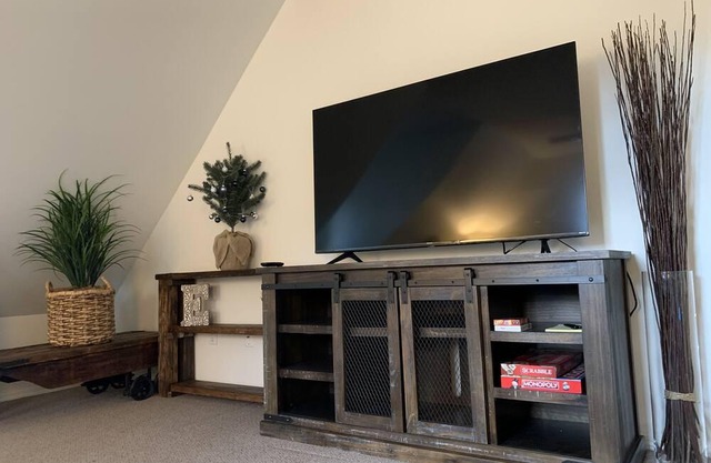 Eagle's Nest Lakefront Retreat on Paragon Estate