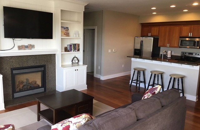 Eagle Street Retreat - Amazing Location - Walk to Restaurants, Shops & the Beach