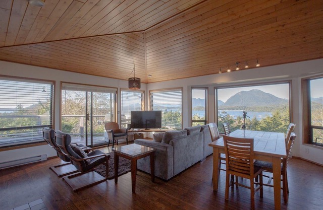 Eagle View House-Ocean Views I Hot Tub I Wood FP