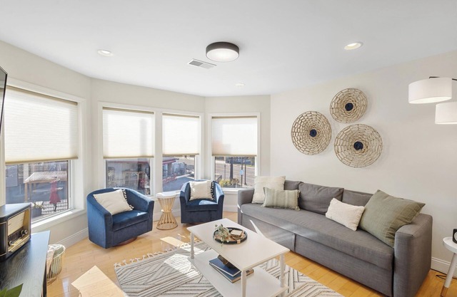 Eagles Loft - Luxury Downtown Living!