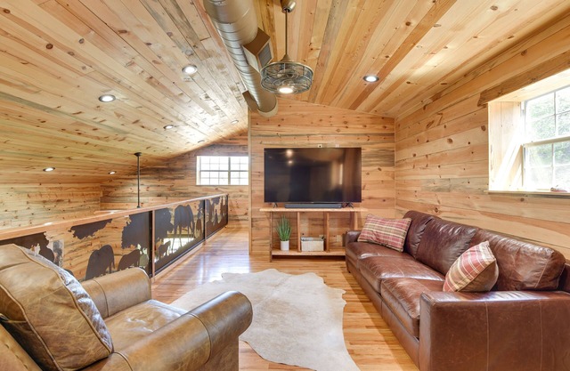 Early Cabin w/Deck ~ 20 Mi to Lake Brownwood!