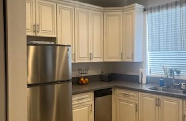 East Hollywood Hangout! location with a view