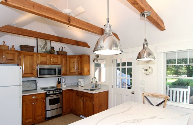 East Orleans Cottage 3/10 mile to Nauset Beach