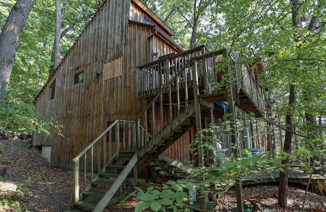 East Seneca Lake Cottage Nestled Amongst the Trees, Near Watkins Glen