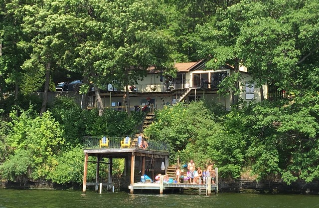East Side Lake House Spacious home. Drift Away.