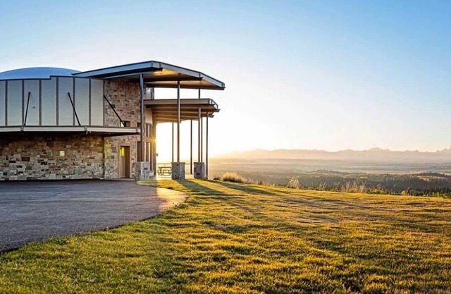 East Ultimate Retreat- 1 hr to Yellowstone- Hot tub+Theater+Pool Table+Air Hocke