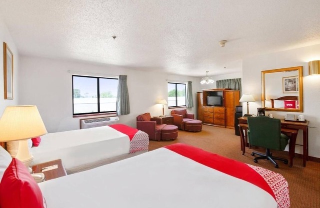 Easy Access Stay Near Indiana Dunes, I-94 & Local Restaurants in Portage