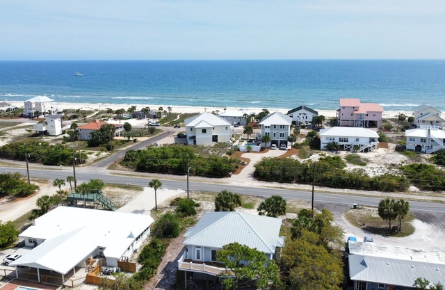 Easy Beach Access - 2 FREE BIKE RENTALS INCLUDED WITH YOUR STAY!