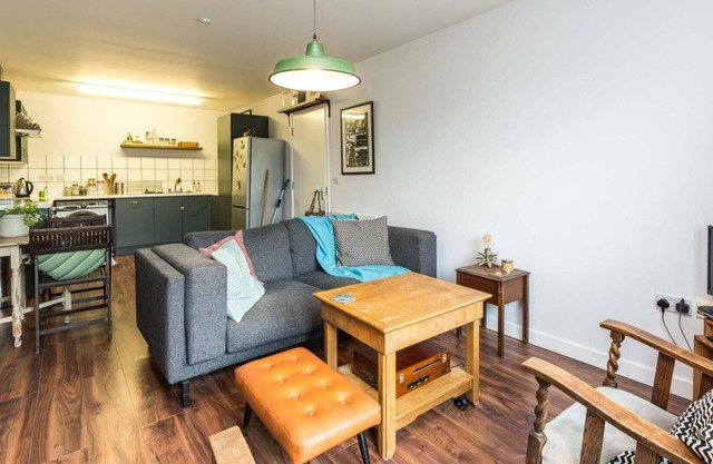 Eclectic 1BD Flat Walthamstow