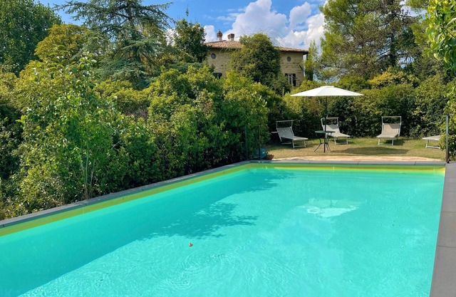 ecstatic views all around - villa, pool plus grounds - pool house - 12 guests