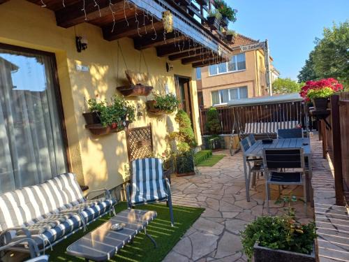 Edelweiss Cozy Lodge cu Semineu, Saună și Terasă