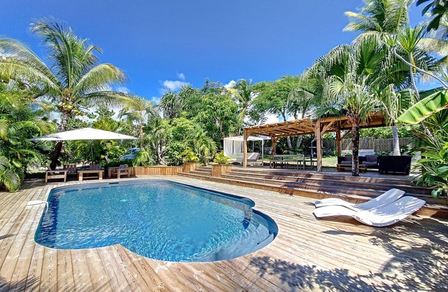 Eden Lodge St-Anne Helleux Jacuzzi 150 from the sea.