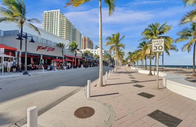 EDEN: Penthouse 2/2 with ocean view!