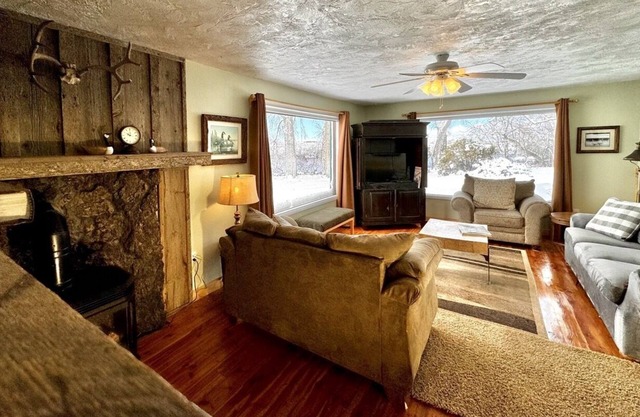 Edge Water Lodge (EV), Waters Edge Lodge