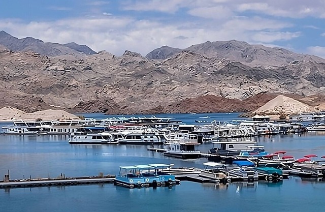 Edgewater Casino Resort, 4 x Sedona Pool View Queen Non Smoking Room