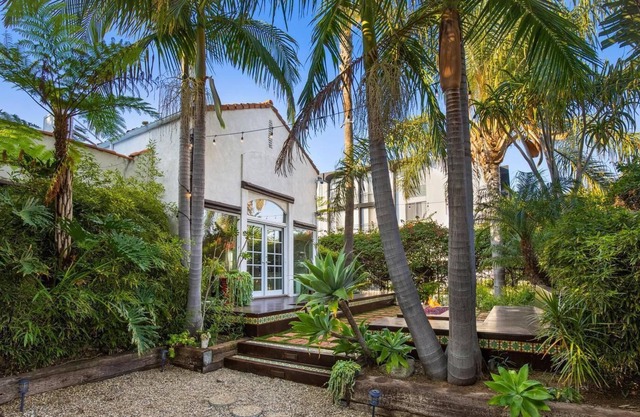 Edinburgh - Magical Edinburgh West Hollywood Retreat