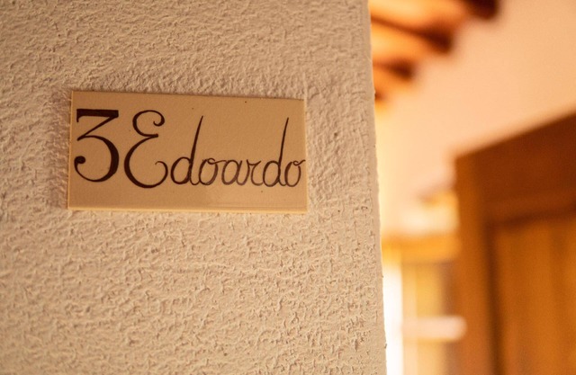 Edoardo' holiday flat with pool