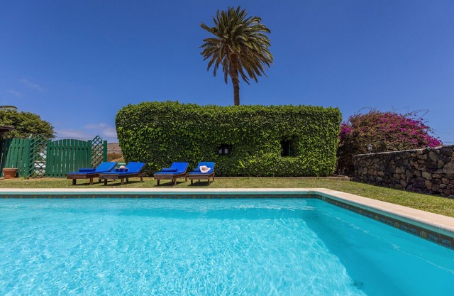 EL BARRANCO, exclusive canarian villa