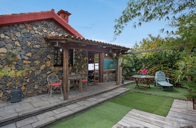 'El Pilar' with Sea View, Private Pool and Wi-Fi