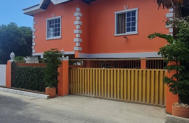 El Rincón - Corazón latino, modern apartment which commands rest and relaxation.