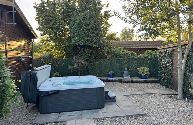 Elckys Holiday HOT TUB Lodge York