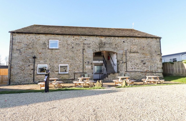 ELDROTH, pet friendly, character holiday cottage in Long Preston