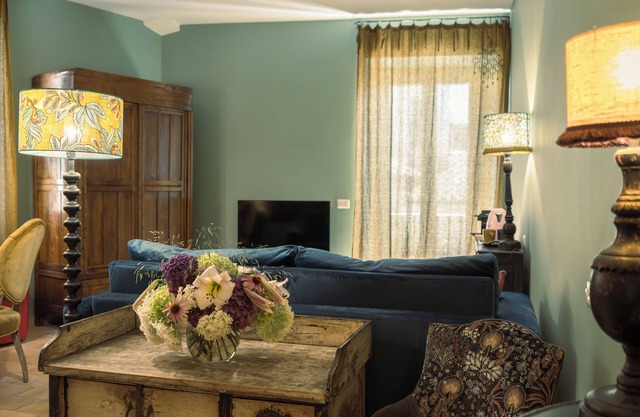 Elegance and comfort in the country's most central historic building