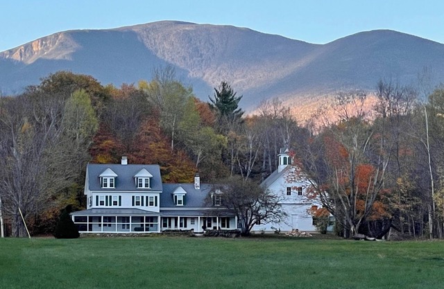 Elegant 1860 farm, w/210A x-country ski trails & maple-sugar farm on Spruce Mt.