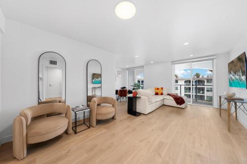Elegant 1BR - Walk to Boats, Beach & Cafés