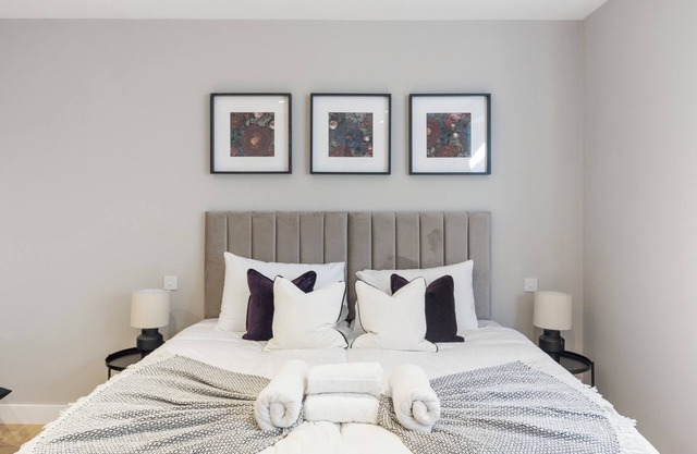 Elegant 2BR | Sleeps 6 | Hotel-Style Comfort